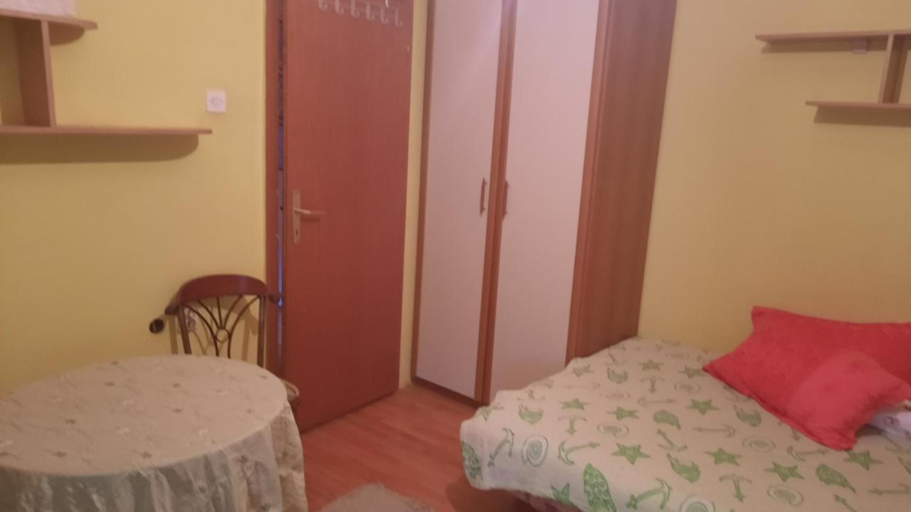 Stan Za Iznajmuvanje So Parking,Blisku Do Centar. Kumanovo Exterior foto